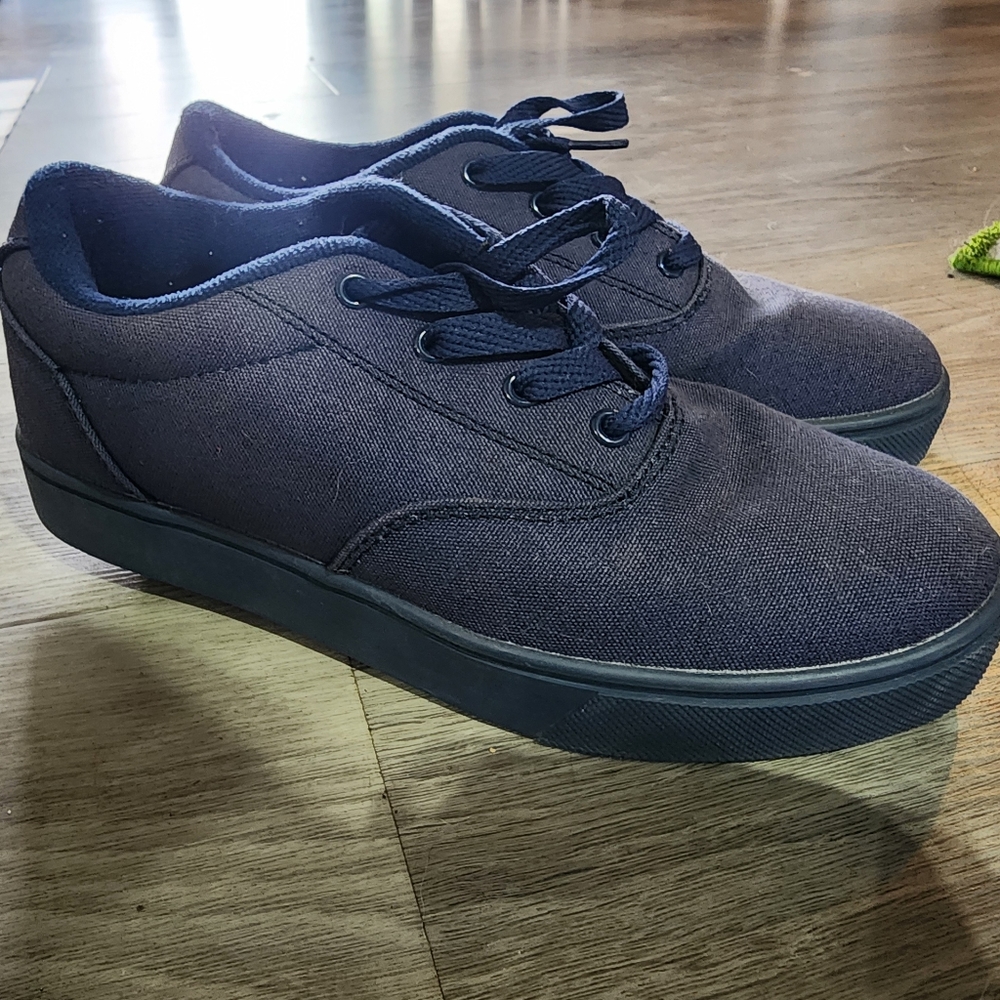 Blue heely shoes size 6 youth or 7 womans